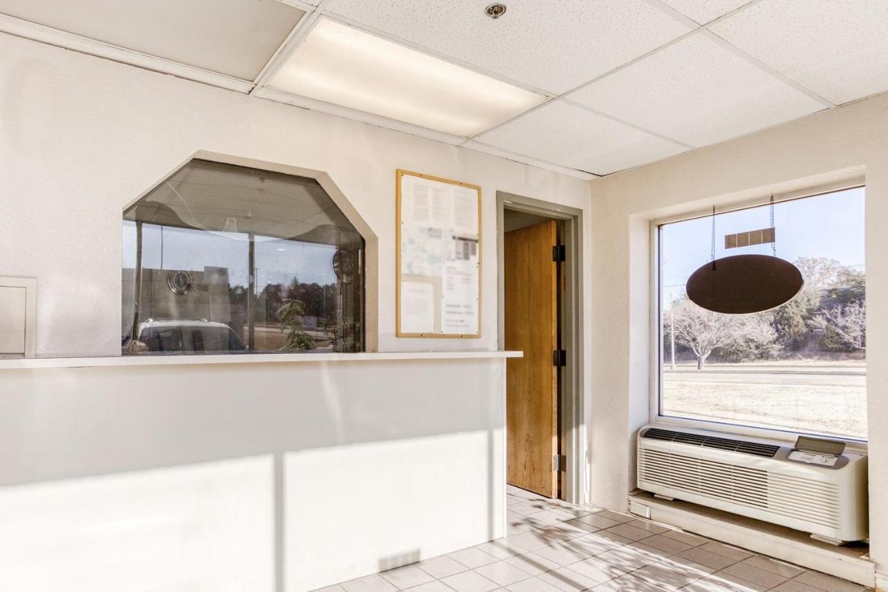 Oxford Inn, Lincoln Blvd Оклахома-Сіті Екстер'єр фото