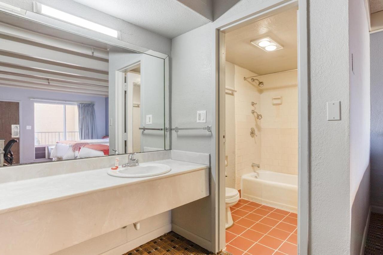 Oxford Inn, Lincoln Blvd Оклахома-Сіті Екстер'єр фото